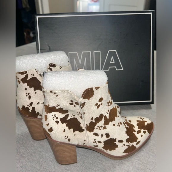 NIB MIA Cowprint Booties size 7.5 - Picture 2 of 8